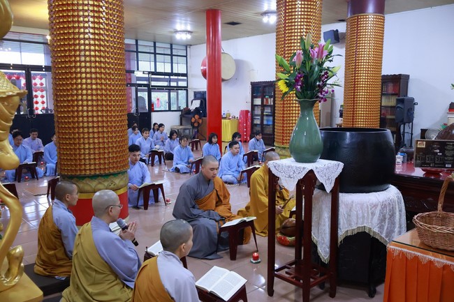 Chùa Linh Ẩn – Đài Loan: Xuân Nơi Xứ Người