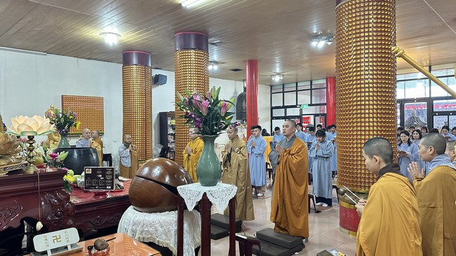 Chùa Linh Ẩn – Đài Loan: Xuân Nơi Xứ Người