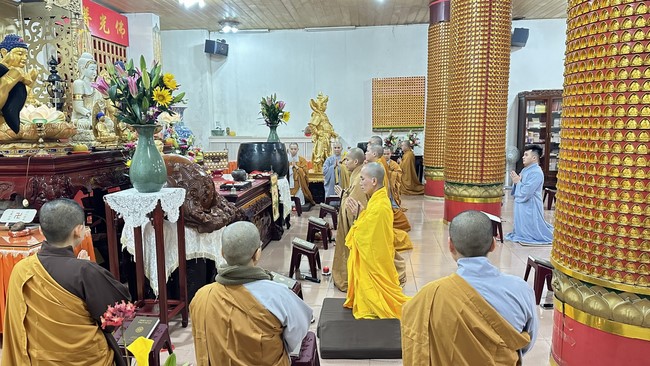 Chùa Linh Ẩn – Đài Loan: Xuân Nơi Xứ Người