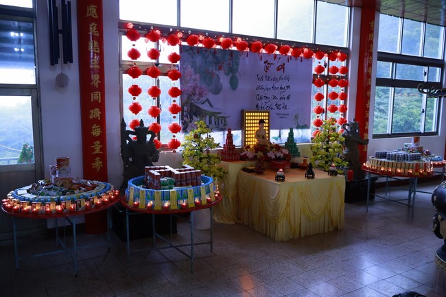 Chùa Linh Ẩn – Đài Loan: Xuân Nơi Xứ Người