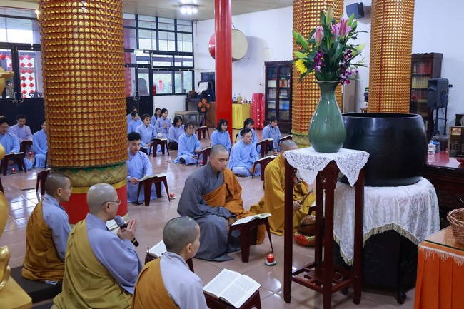 Chùa Linh Ẩn – Đài Loan: Xuân Nơi Xứ Người