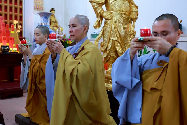 Chùa Linh Ẩn – Đài Loan: Xuân Nơi Xứ Người