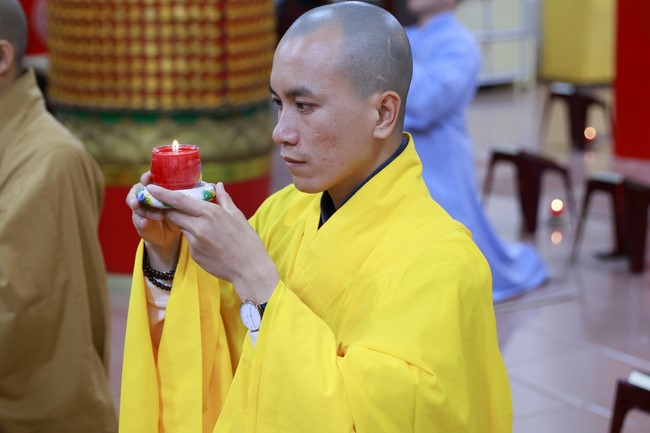 Chùa Linh Ẩn – Đài Loan: Xuân Nơi Xứ Người