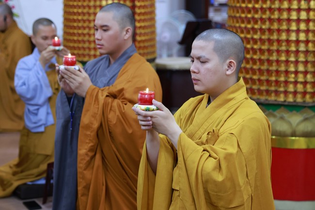 Chùa Linh Ẩn – Đài Loan: Xuân Nơi Xứ Người