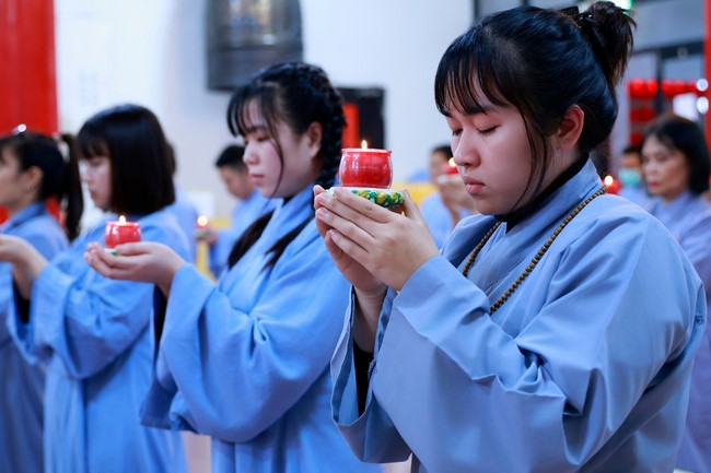 Chùa Linh Ẩn – Đài Loan: Xuân Nơi Xứ Người