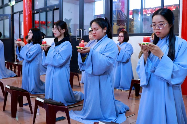 Chùa Linh Ẩn – Đài Loan: Xuân Nơi Xứ Người