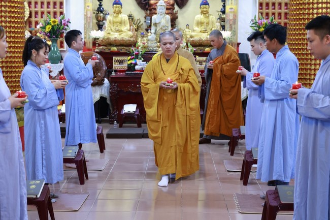 Chùa Linh Ẩn – Đài Loan: Xuân Nơi Xứ Người