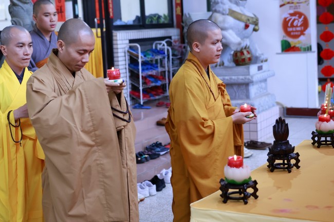 Chùa Linh Ẩn – Đài Loan: Xuân Nơi Xứ Người