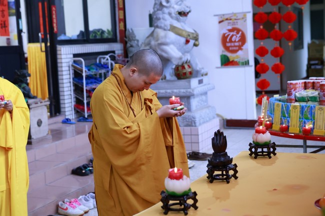 Chùa Linh Ẩn – Đài Loan: Xuân Nơi Xứ Người