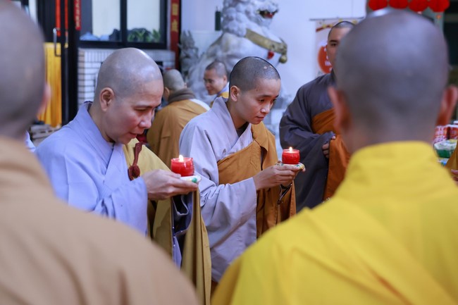 Chùa Linh Ẩn – Đài Loan: Xuân Nơi Xứ Người