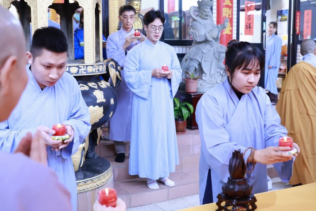 Chùa Linh Ẩn – Đài Loan: Xuân Nơi Xứ Người