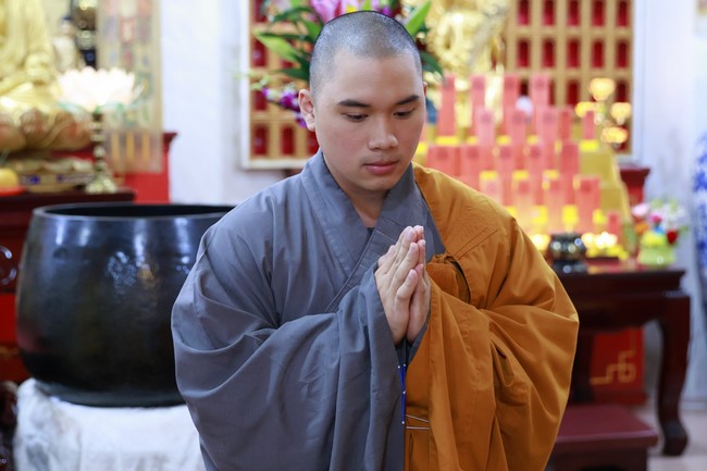 Chùa Linh Ẩn – Đài Loan: Xuân Nơi Xứ Người