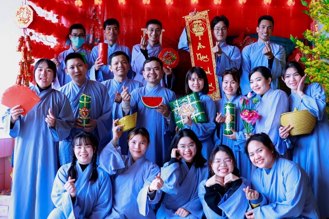 Chùa Linh Ẩn – Đài Loan: Xuân Nơi Xứ Người