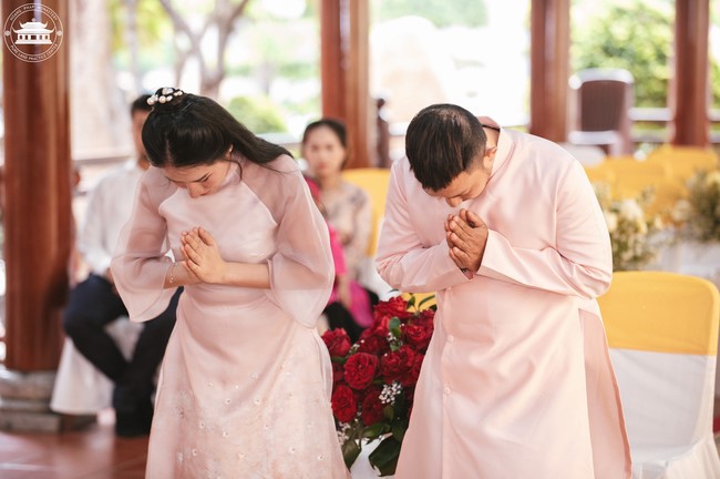 Wedding Ceremony at the pagoda