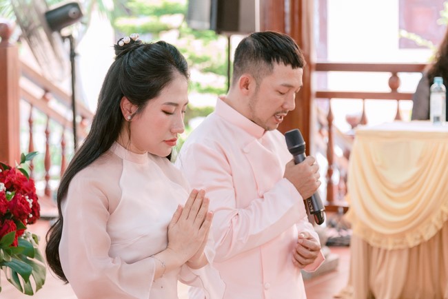 Wedding Ceremony at the pagoda