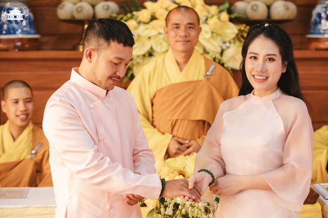 Wedding Ceremony at the pagoda