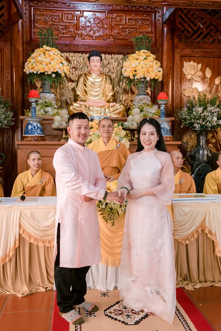 Wedding Ceremony at the pagoda
