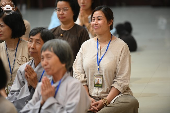 Retreat Listen to understand, see clearly to love  of Plum Village.