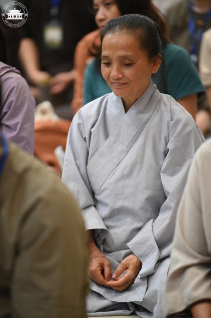 Retreat Listen to understand, see clearly to love  of Plum Village.