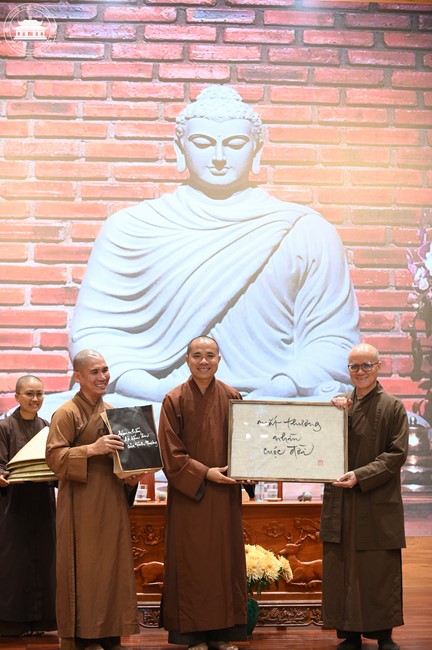 Retreat Listen to understand, see clearly to love  of Plum Village.