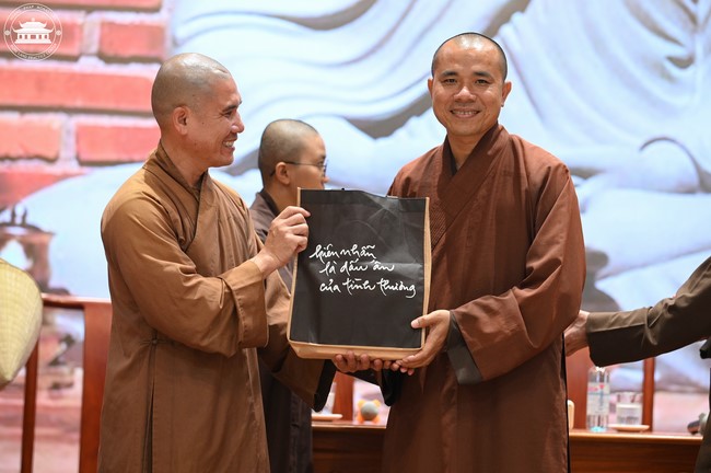 Retreat Listen to understand, see clearly to love  of Plum Village.