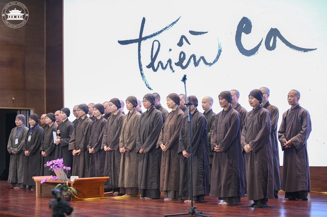 Retreat Listen to understand, see clearly to love  of Plum Village.