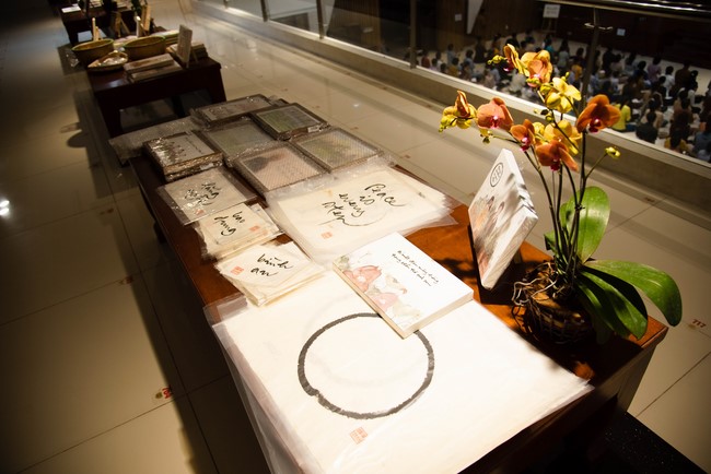 Retreat Listen to understand, see clearly to love  of Plum Village.