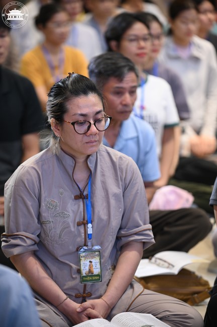 Retreat Listen to understand, see clearly to love  of Plum Village.