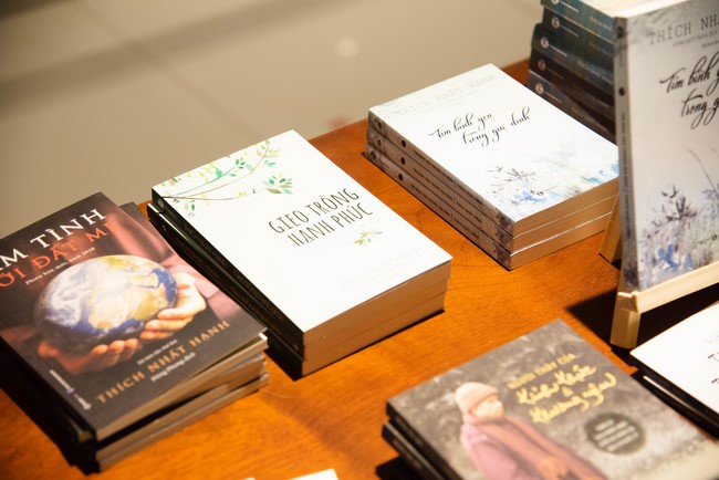 Retreat Listen to understand, see clearly to love  of Plum Village.