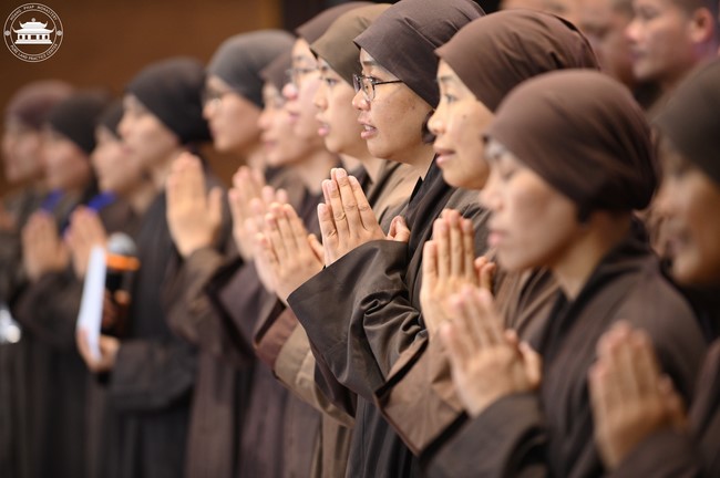 Retreat Listen to understand, see clearly to love  of Plum Village.