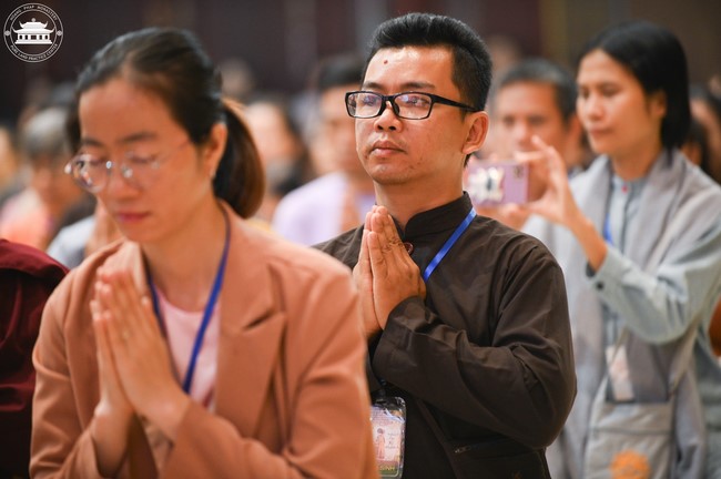 Retreat Listen to understand, see clearly to love  of Plum Village.