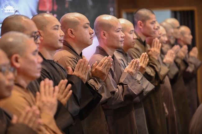 Retreat Listen to understand, see clearly to love  of Plum Village.