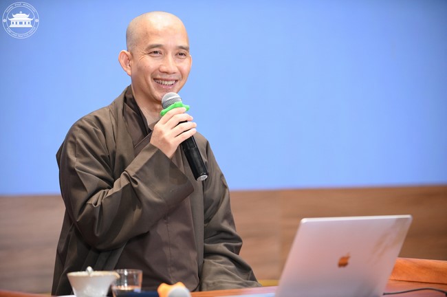 Retreat Listen to understand, see clearly to love  of Plum Village.