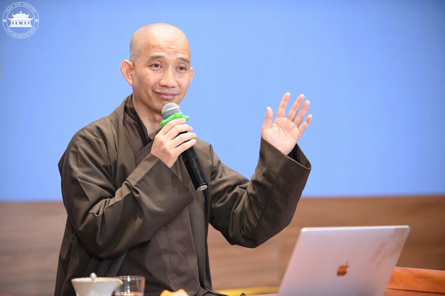 Retreat Listen to understand, see clearly to love  of Plum Village.