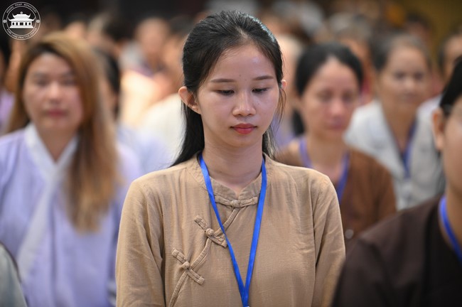 Retreat Listen to understand, see clearly to love  of Plum Village.