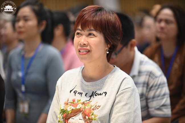 Retreat Listen to understand, see clearly to love  of Plum Village.