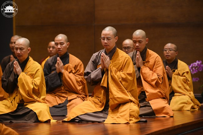 Retreat Listen to understand, see clearly to love  of Plum Village.