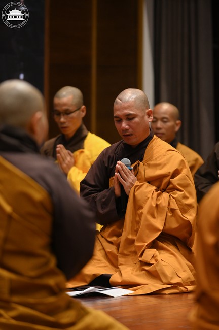 Retreat Listen to understand, see clearly to love  of Plum Village.