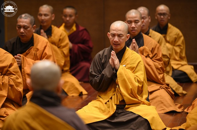 Retreat Listen to understand, see clearly to love  of Plum Village.