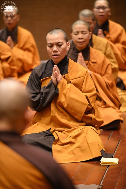 Retreat Listen to understand, see clearly to love  of Plum Village.