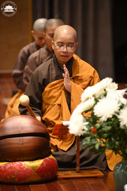 Retreat Listen to understand, see clearly to love  of Plum Village.