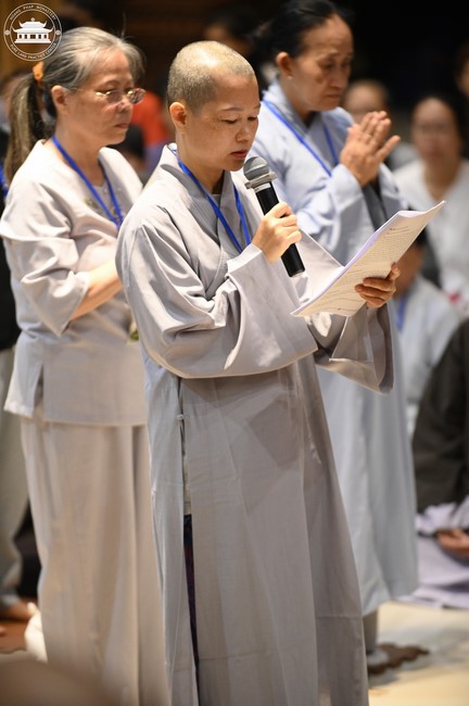 Retreat Listen to understand, see clearly to love  of Plum Village.