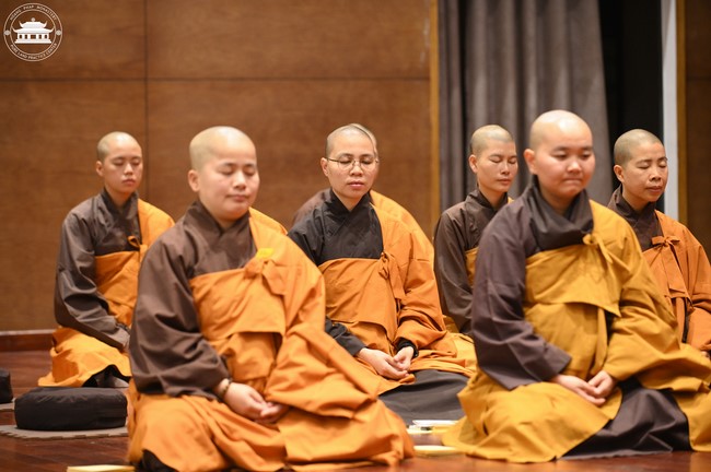 Retreat Listen to understand, see clearly to love  of Plum Village.