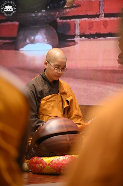 Retreat Listen to understand, see clearly to love  of Plum Village.