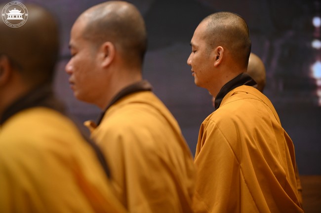 Retreat Listen to understand, see clearly to love  of Plum Village.