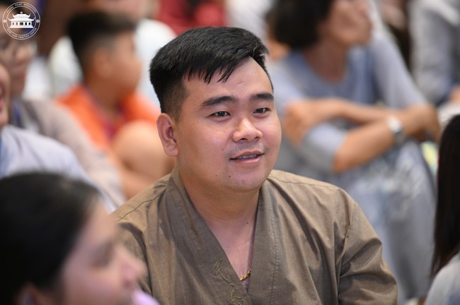 Retreat Listen to understand, see clearly to love  of Plum Village.