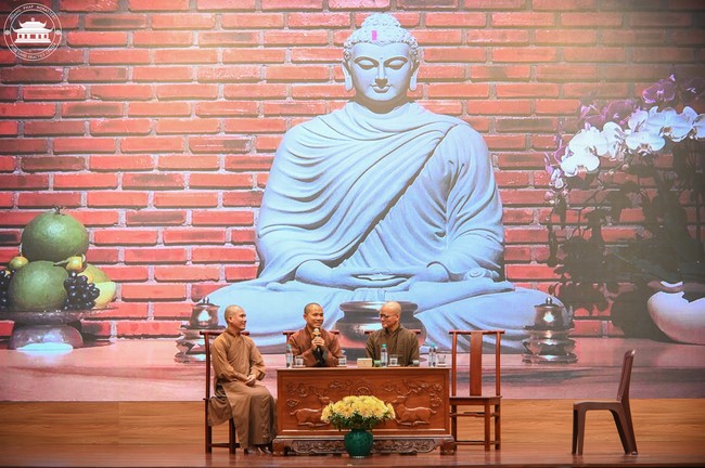 Retreat Listen to understand, see clearly to love  of Plum Village.