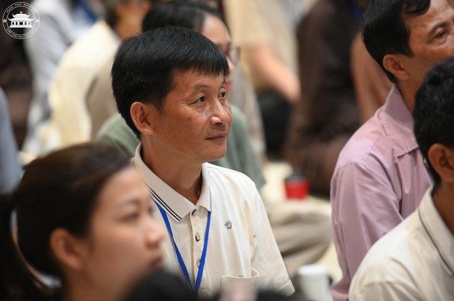 Retreat Listen to understand, see clearly to love  of Plum Village.