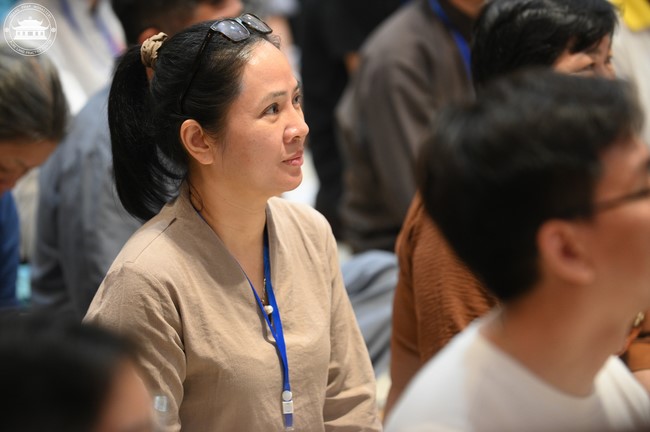 Retreat Listen to understand, see clearly to love  of Plum Village.