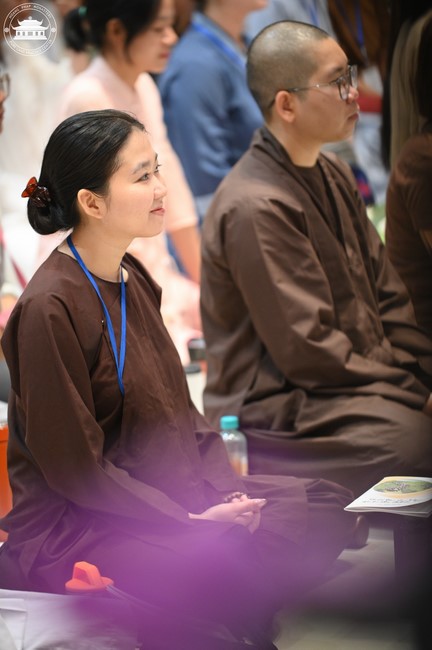 Retreat Listen to understand, see clearly to love  of Plum Village.